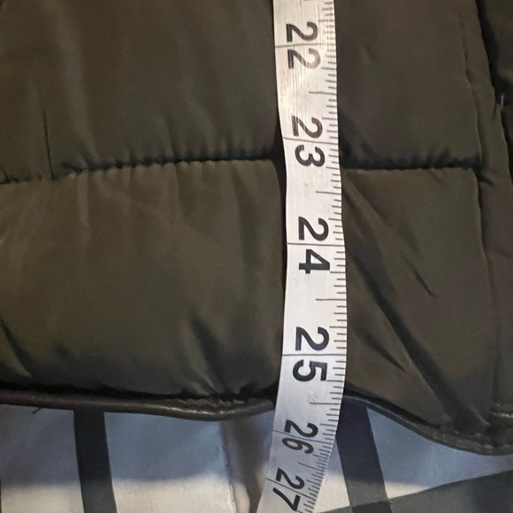 NWT- Women’s Quilted Vest w/Hood-Size L - - Picture 11 of 16